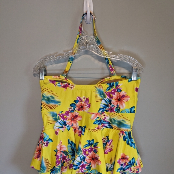 Forever 21 Yellow Floral Ruffle One Piece Swimsuit, size 1X - Picture 7 of 9